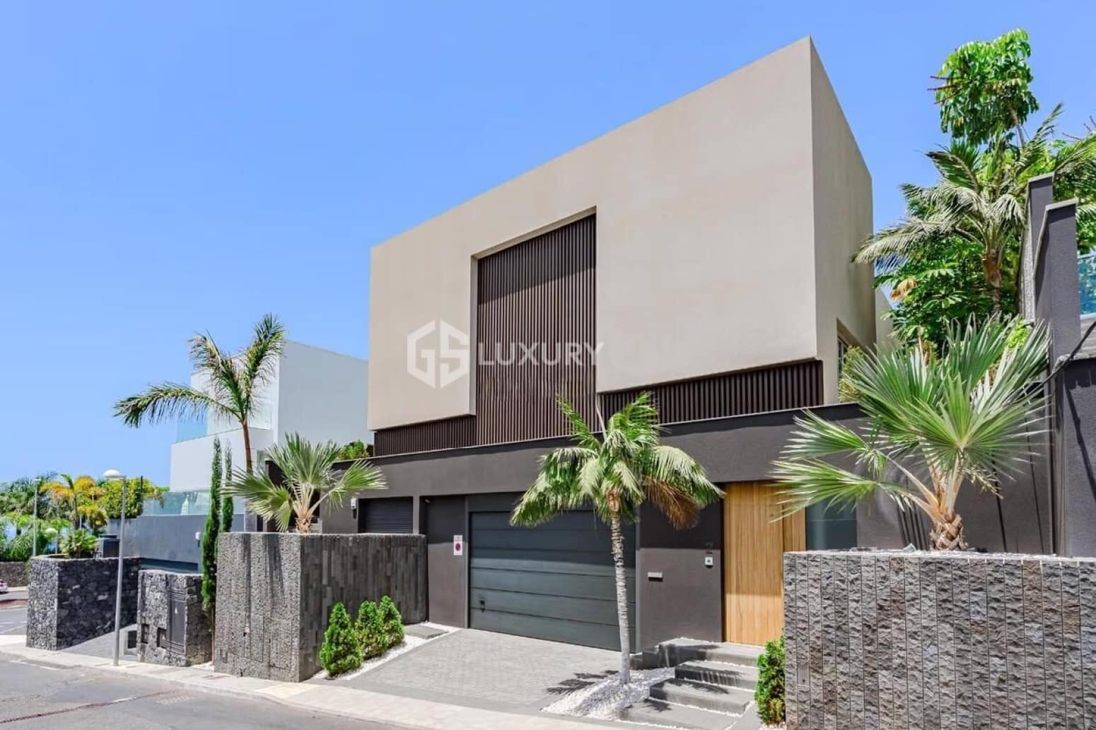 4 bedroom Villa for sale in Adeje with garage - € 3,700,000 (Ref: 9805643)