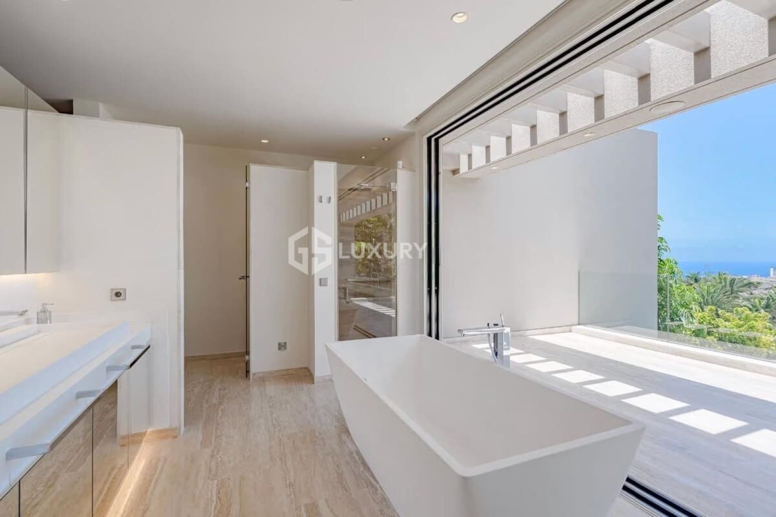 4 bedroom Villa for sale in Adeje with garage - € 3,700,000 (Ref: 9805643)