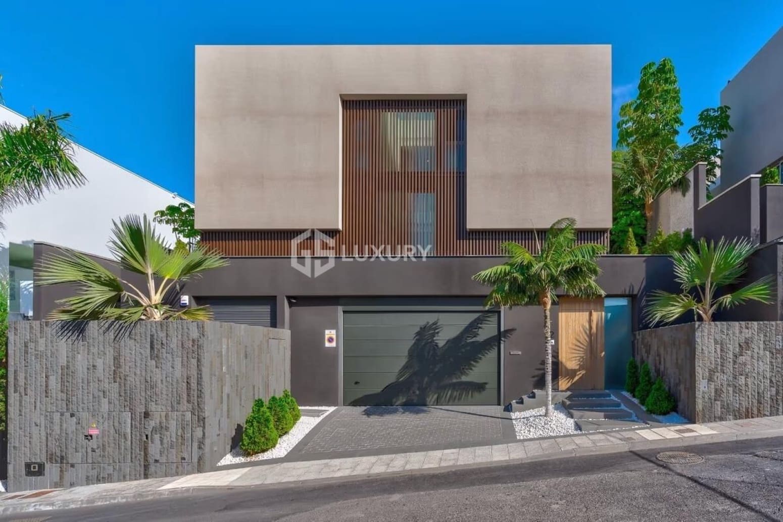 4 bedroom Villa for sale in Adeje with garage - € 3,700,000 (Ref: 9805643)