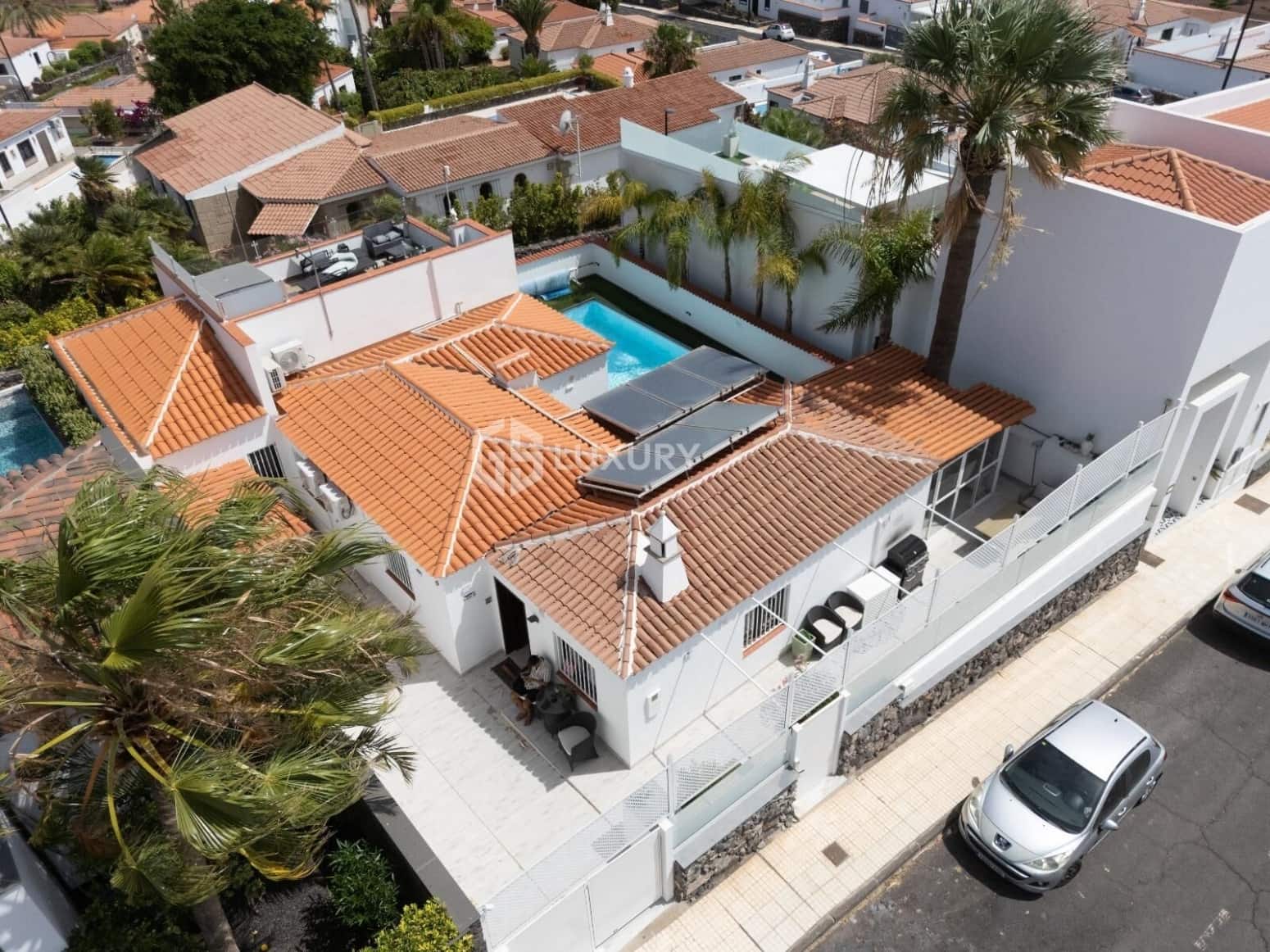 4 slaapkamer Villa te koop in San Miguel de Abona met garage - € 1.100.000 (Ref: 9805645)