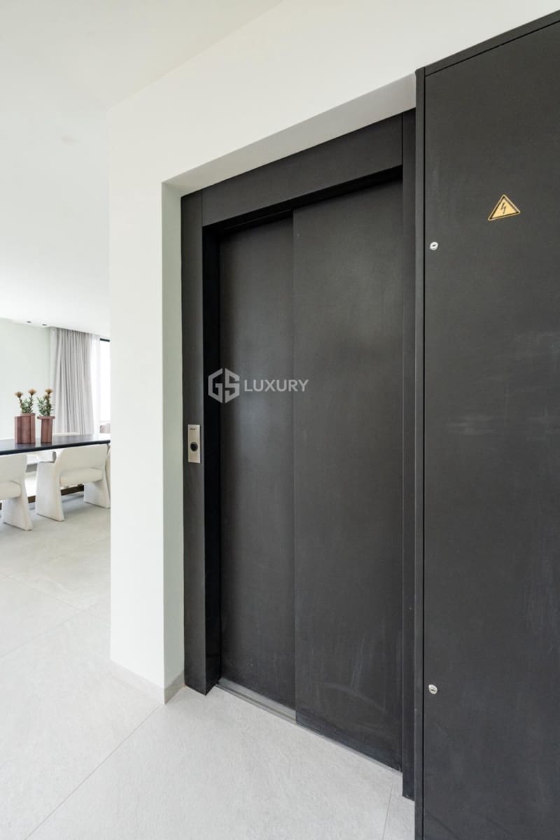 4 slaapkamer Villa te koop in Guia de Isora met garage - € 4.290.000 (Ref: 9808940)