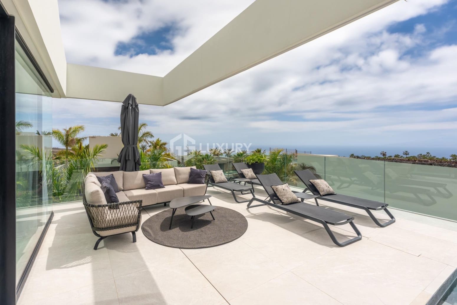 4 slaapkamer Villa te koop in Guia de Isora met garage - € 4.290.000 (Ref: 9808940)