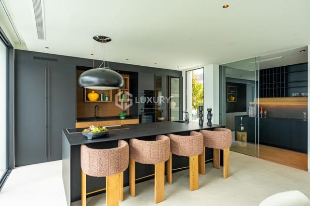 4 slaapkamer Villa te koop in Guía de Isora met garage - € 4.290.000 (Ref: 9808940)