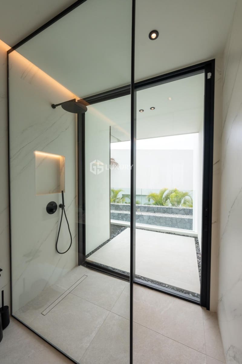 4 slaapkamer Villa te koop in Guia de Isora met garage - € 4.290.000 (Ref: 9808940)