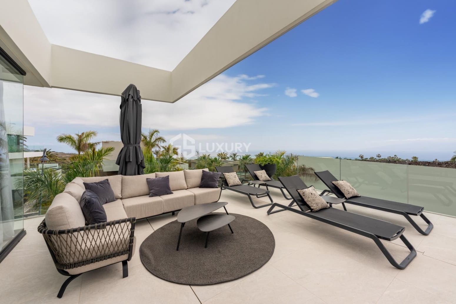 4 slaapkamer Villa te koop in Guia de Isora met garage - € 4.290.000 (Ref: 9808940)