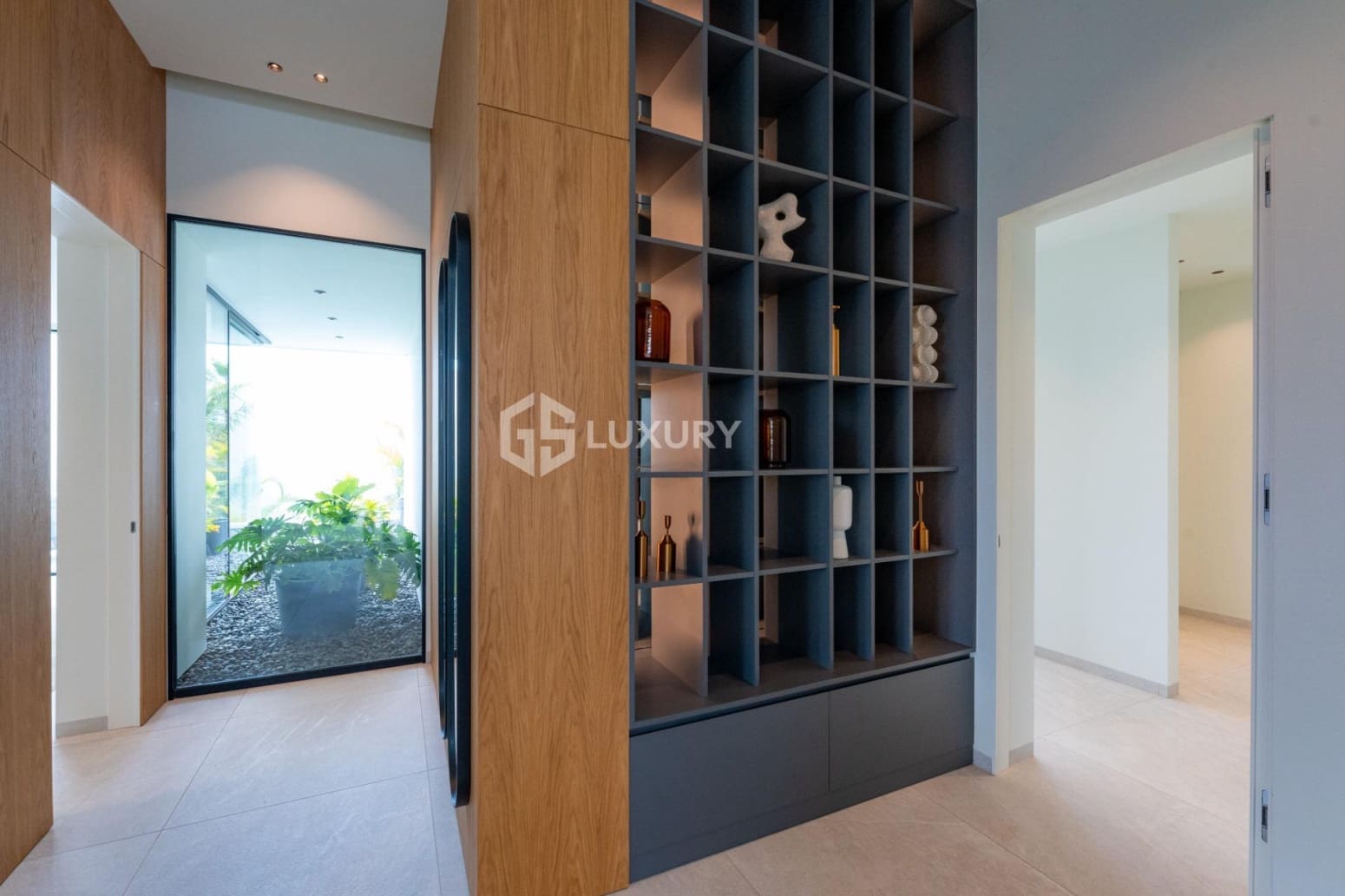 4 slaapkamer Villa te koop in Guia de Isora met garage - € 4.290.000 (Ref: 9808940)