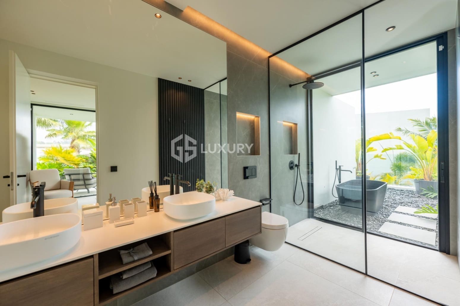 4 slaapkamer Villa te koop in Guia de Isora met garage - € 4.290.000 (Ref: 9808940)