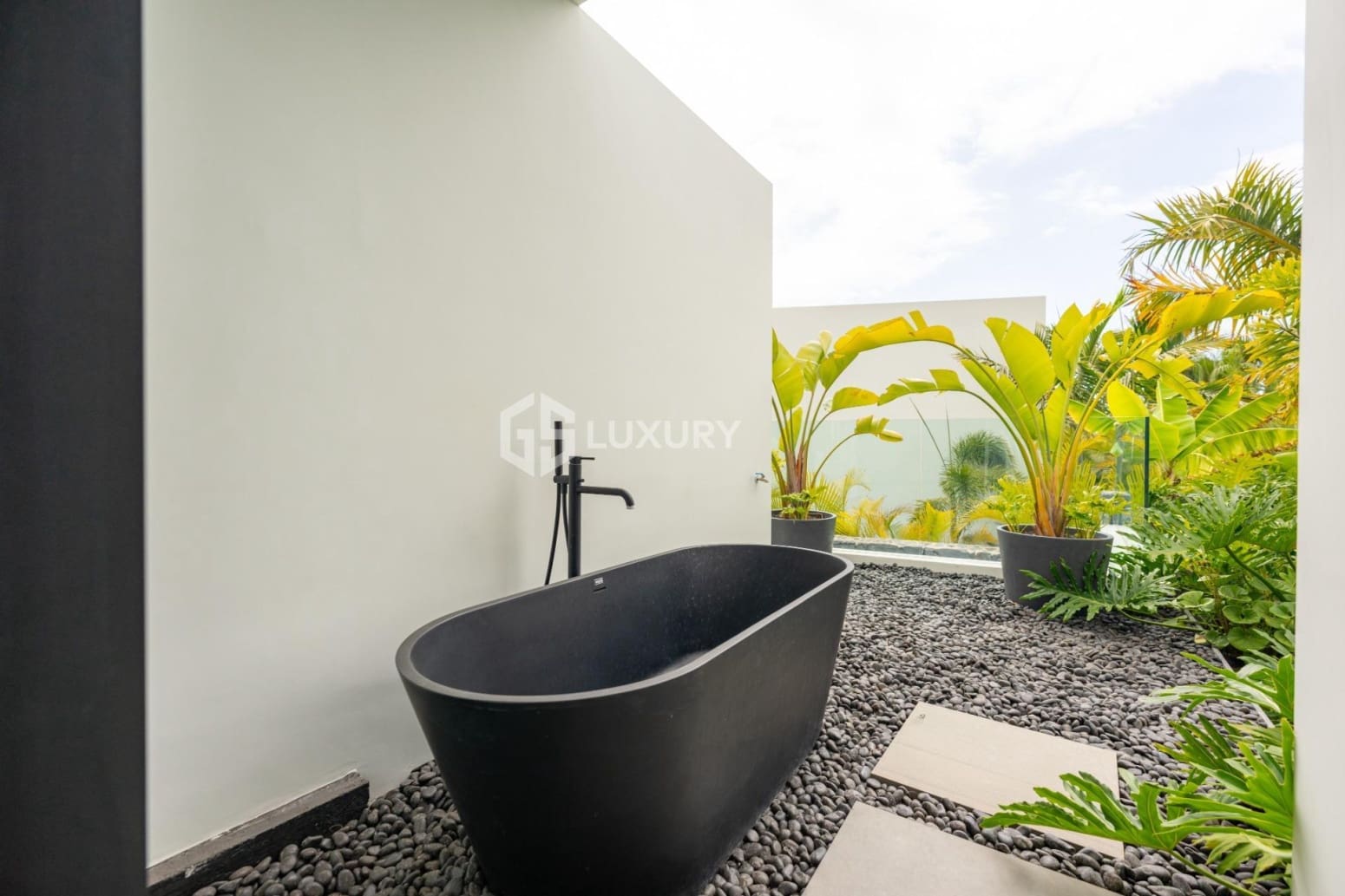 4 slaapkamer Villa te koop in Guia de Isora met garage - € 4.290.000 (Ref: 9808940)