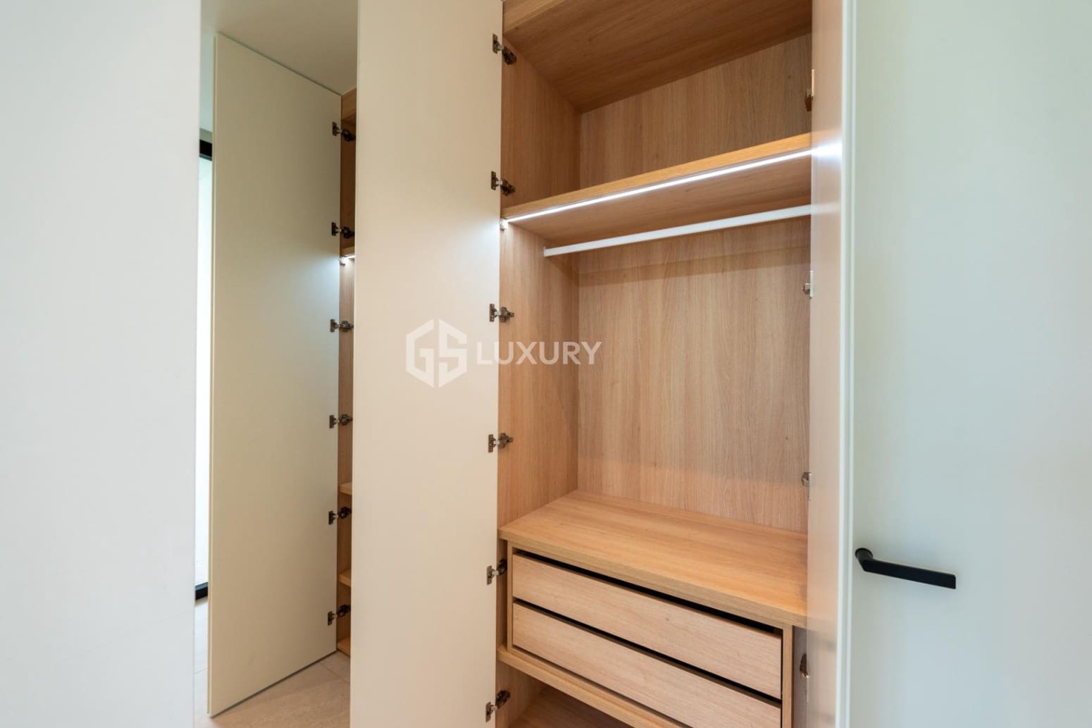 4 slaapkamer Villa te koop in Guia de Isora met garage - € 4.290.000 (Ref: 9808940)
