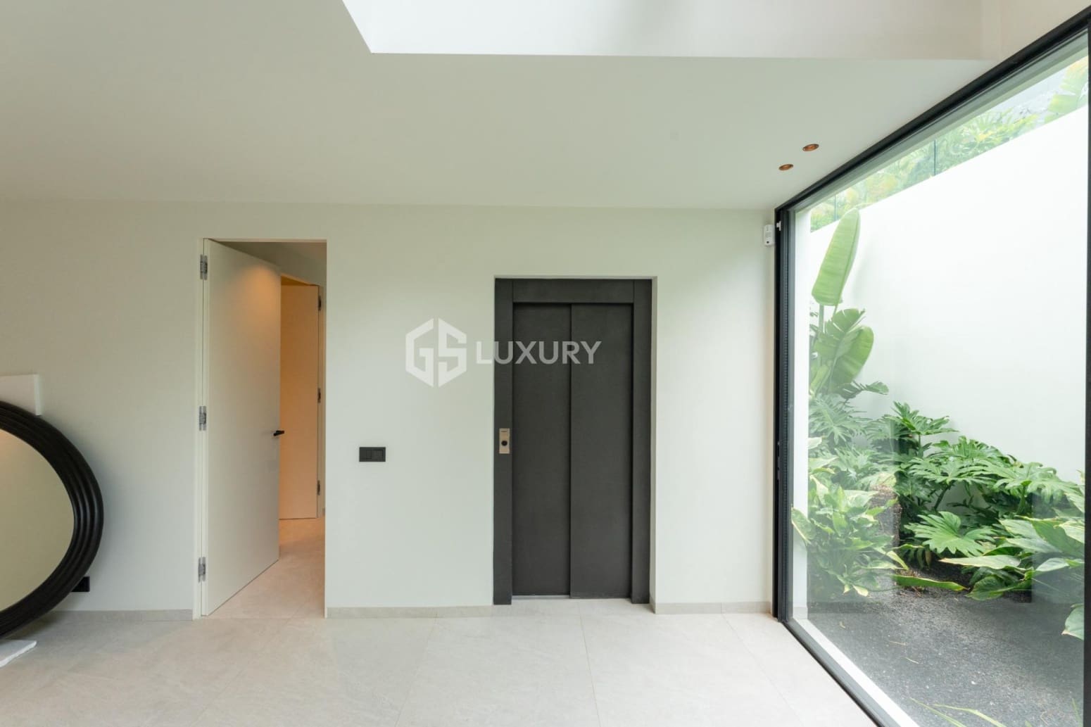 4 slaapkamer Villa te koop in Guia de Isora met garage - € 4.290.000 (Ref: 9808940)