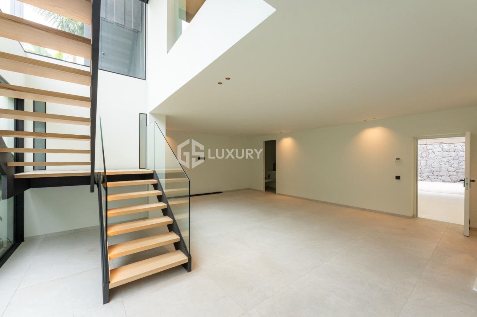 4 slaapkamer Villa te koop in Guia de Isora met garage - € 4.290.000 (Ref: 9808940)
