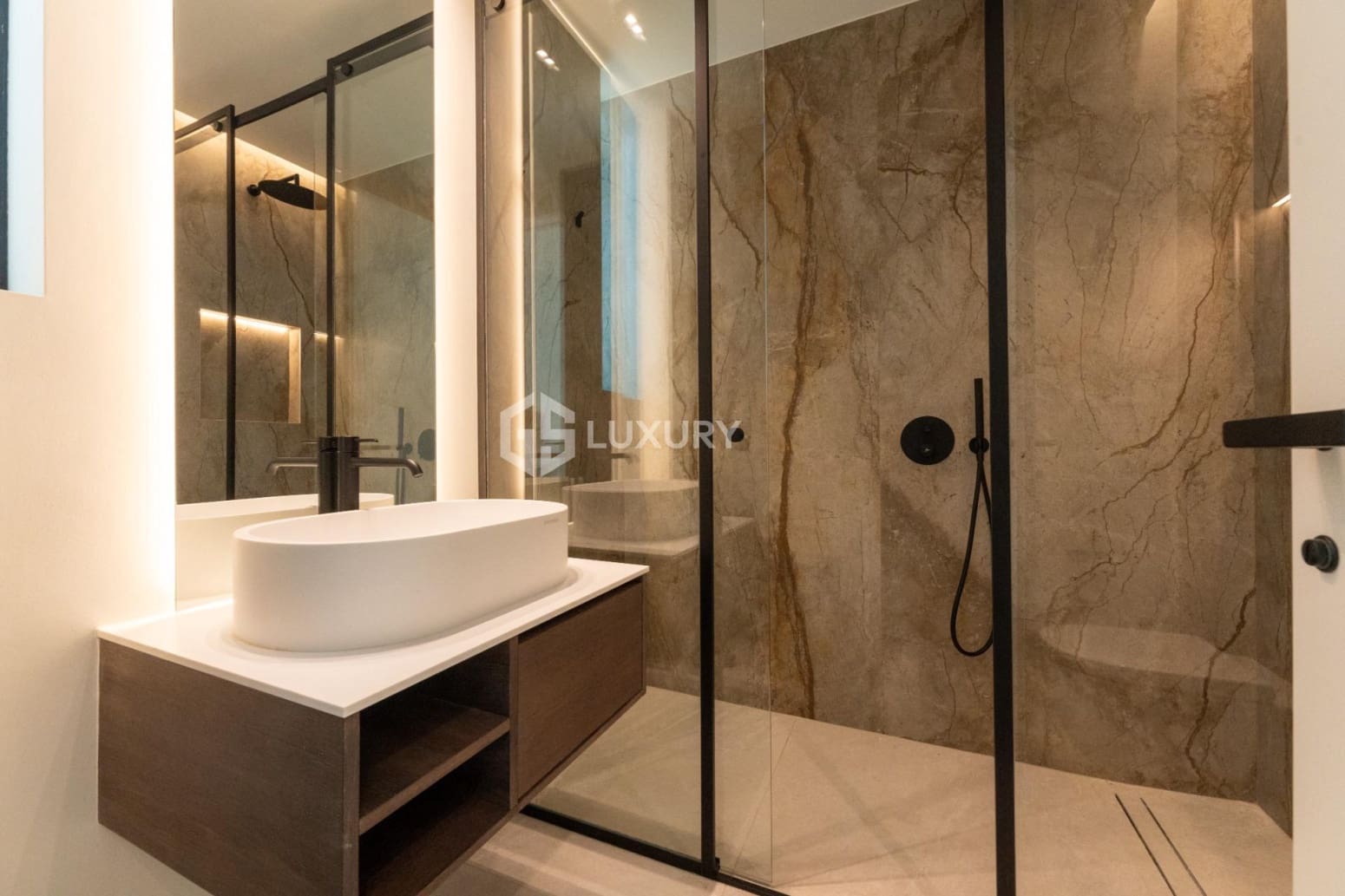 4 slaapkamer Villa te koop in Guia de Isora met garage - € 4.290.000 (Ref: 9808940)