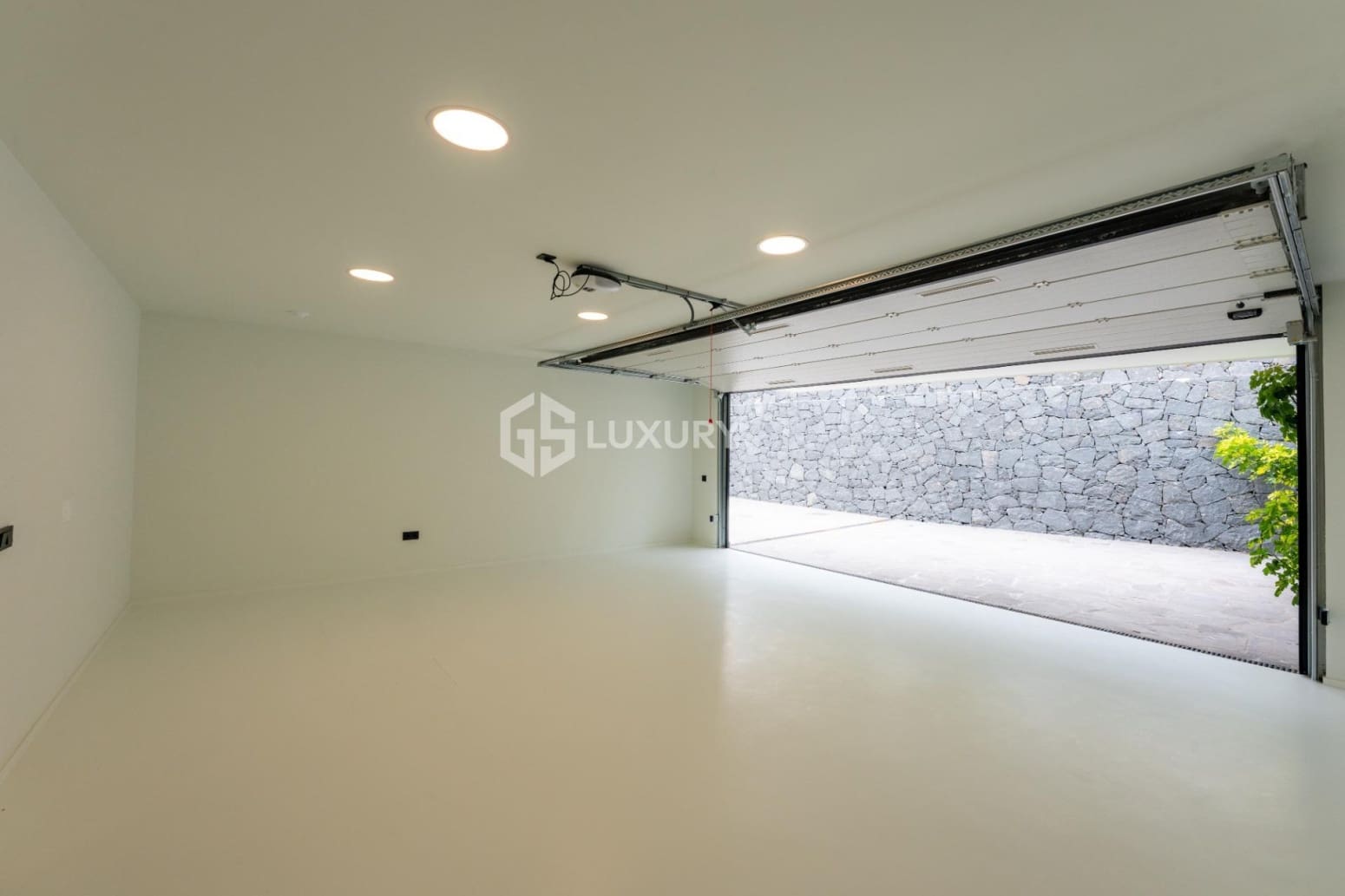 4 slaapkamer Villa te koop in Guia de Isora met garage - € 4.290.000 (Ref: 9808940)