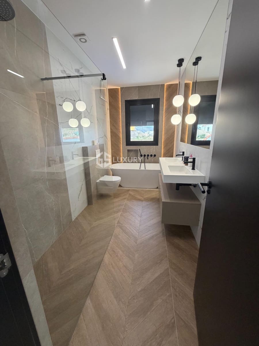 4 sypialnia Willa na sprzedaż w Candelaria z garażem - 990 000 € (Ref: 9809671)
