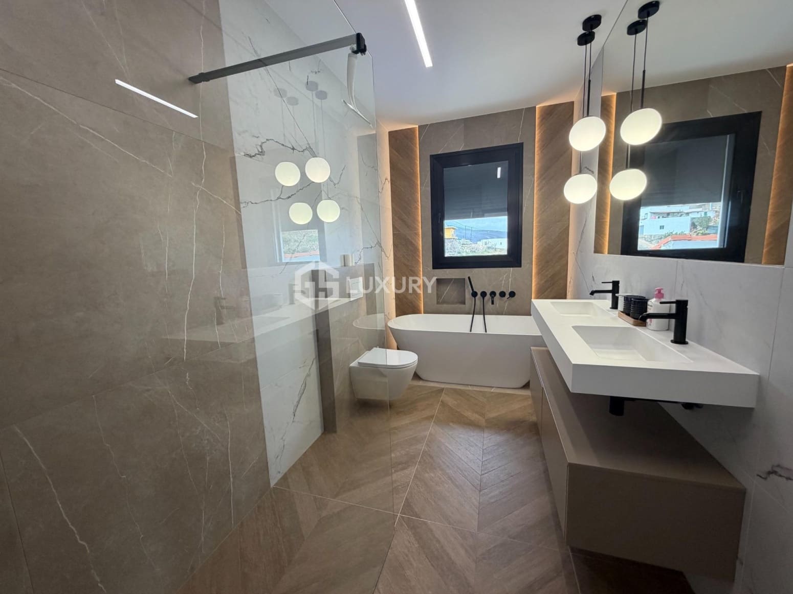 4 sypialnia Willa na sprzedaż w Candelaria z garażem - 990 000 € (Ref: 9809671)