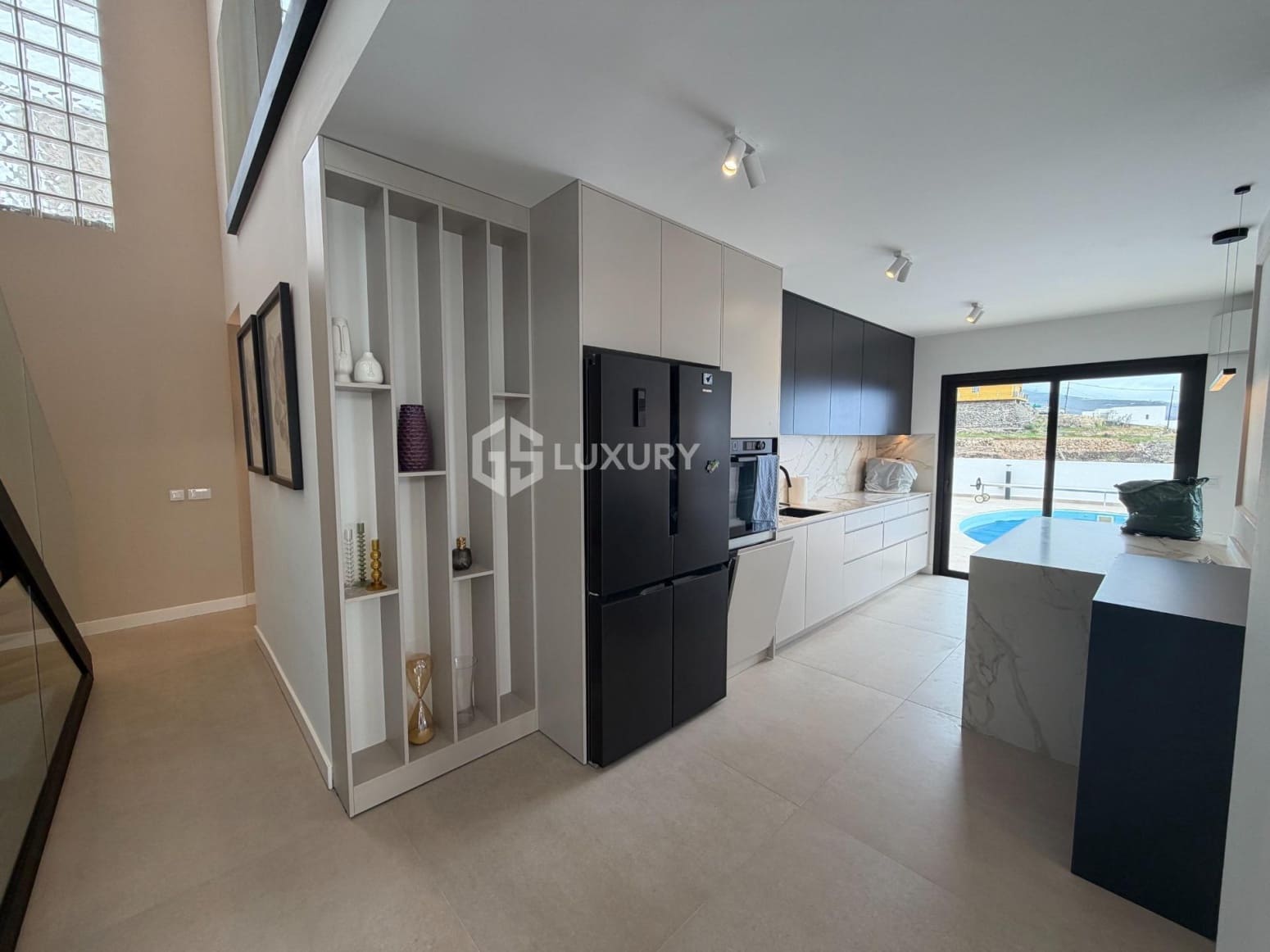4 sypialnia Willa na sprzedaż w Candelaria z garażem - 990 000 € (Ref: 9809671)