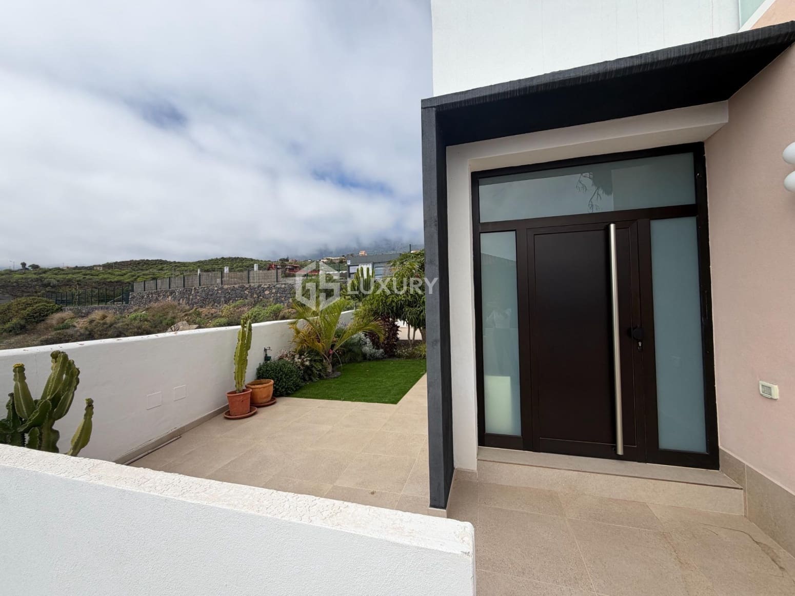 4 sypialnia Willa na sprzedaż w Candelaria z garażem - 990 000 € (Ref: 9809671)