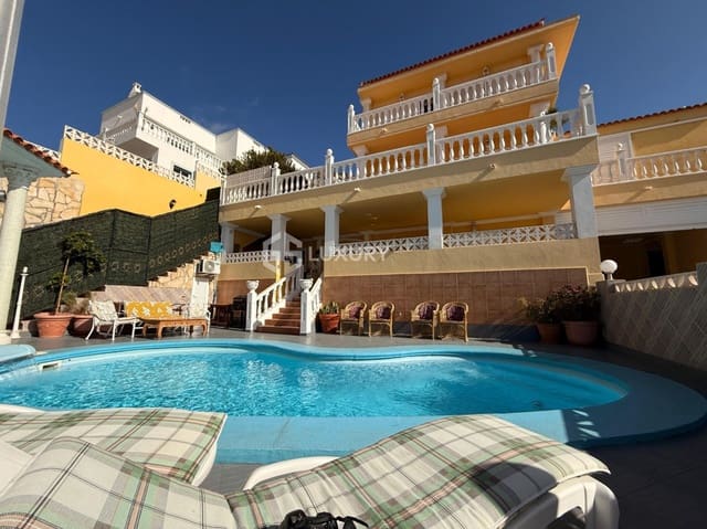 6 slaapkamer Villa te koop in Torviscas Centro y Alto, Adeje met garage - € 1.870.000 (Ref: 9809672)