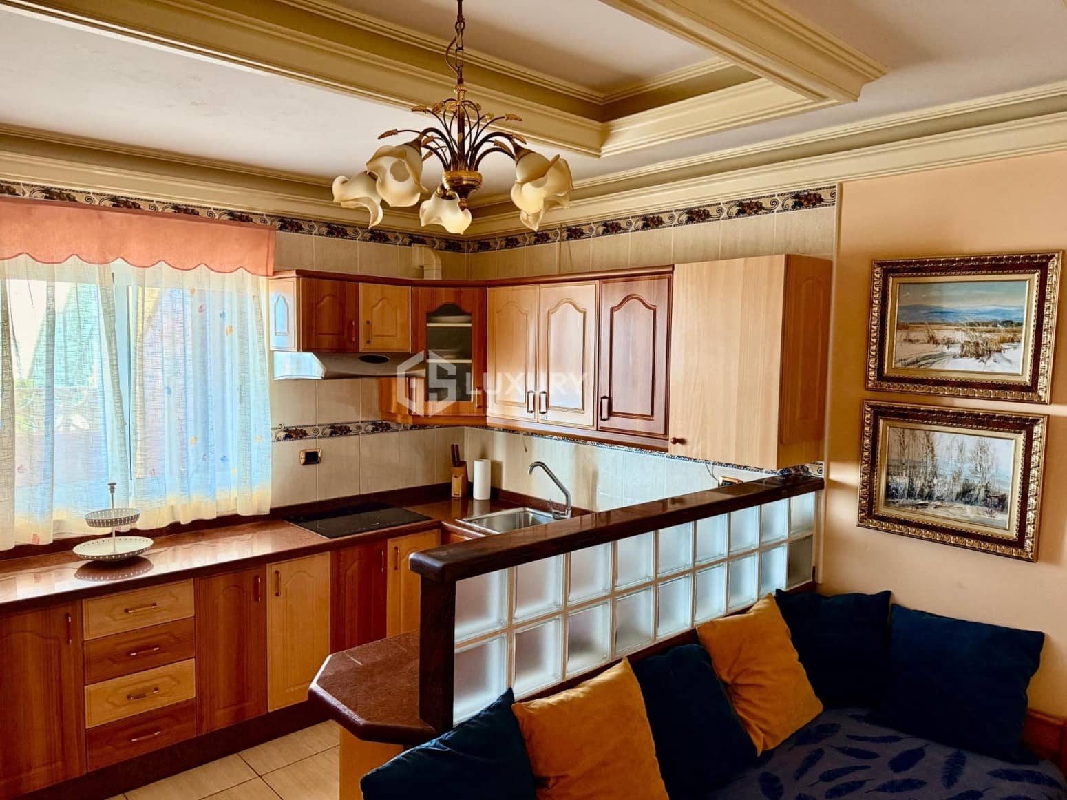 6 slaapkamer Villa te koop in Adeje met garage - € 1.870.000 (Ref: 9809672)