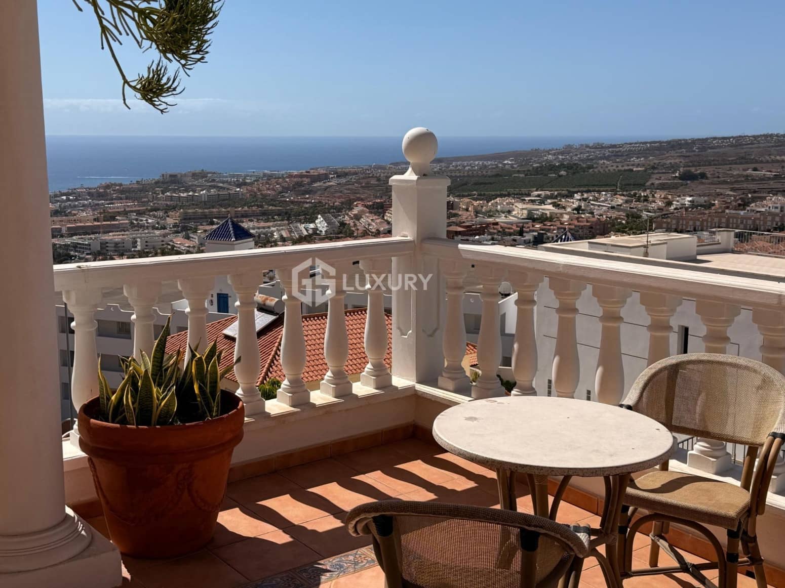 6 slaapkamer Villa te koop in Adeje met garage - € 1.870.000 (Ref: 9809672)