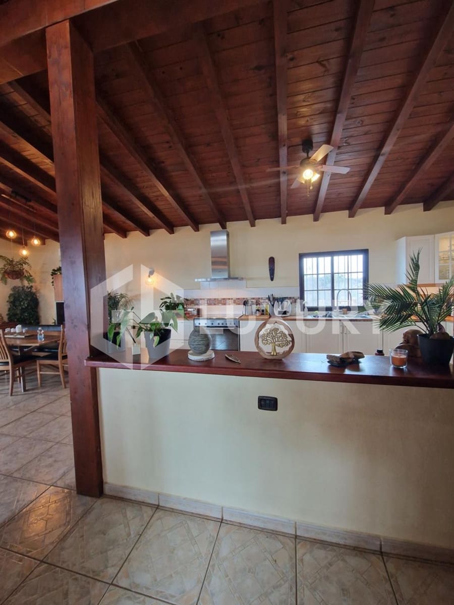 8 slaapkamer Villa te koop in Guia de Isora met zwembad garage - € 980.000 (Ref: 9815073)