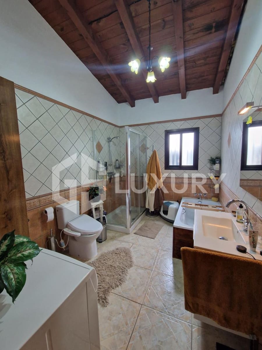 8 slaapkamer Villa te koop in Guia de Isora met zwembad garage - € 980.000 (Ref: 9815073)