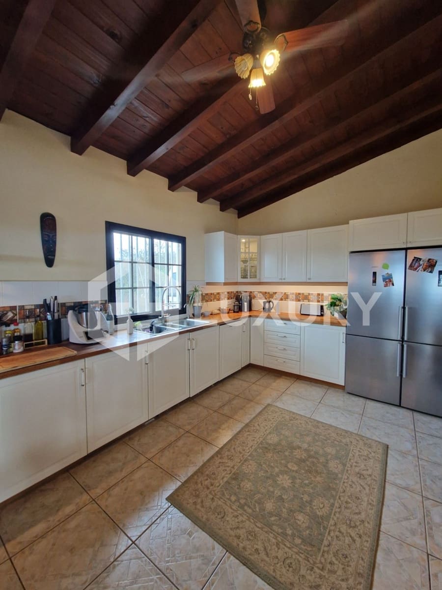 8 slaapkamer Villa te koop in Guia de Isora met zwembad garage - € 980.000 (Ref: 9815073)