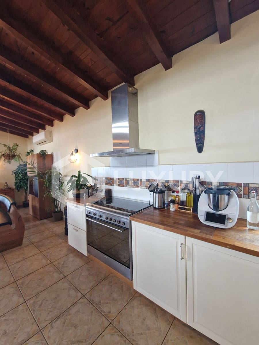 8 slaapkamer Villa te koop in Guia de Isora met zwembad garage - € 980.000 (Ref: 9815073)
