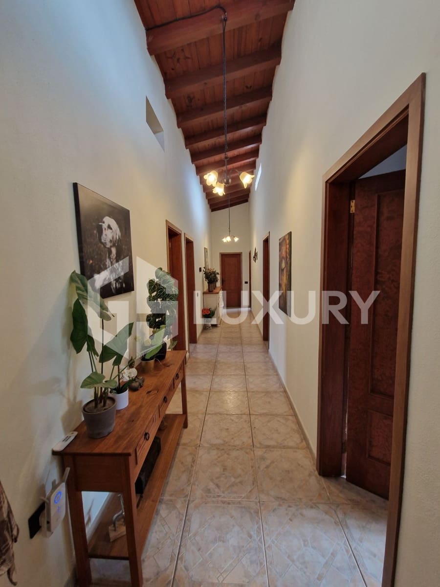 8 slaapkamer Villa te koop in Guia de Isora met zwembad garage - € 980.000 (Ref: 9815073)
