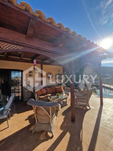 8 slaapkamer Villa te koop in Guía de Isora met zwembad garage - € 980.000 (Ref: 9815073)