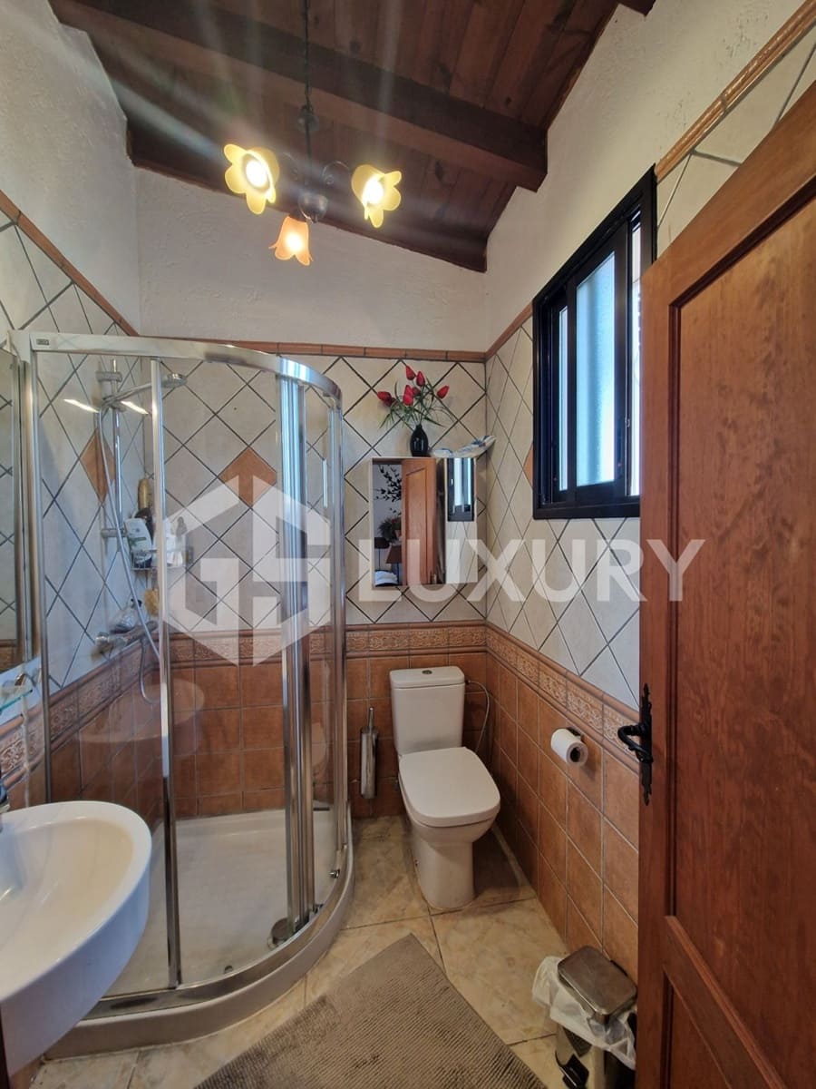 8 slaapkamer Villa te koop in Guia de Isora met zwembad garage - € 980.000 (Ref: 9815073)