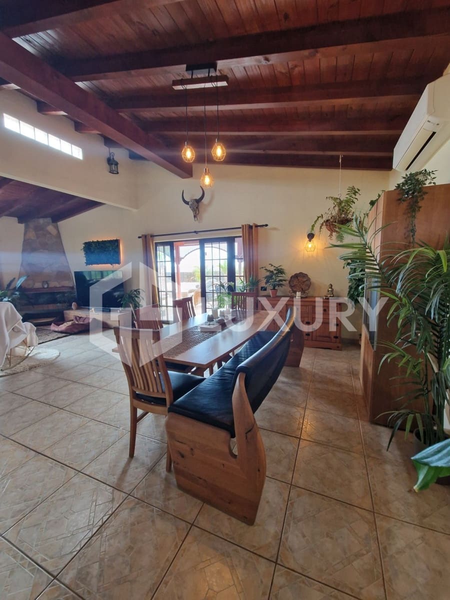 8 slaapkamer Villa te koop in Guia de Isora met zwembad garage - € 980.000 (Ref: 9815073)