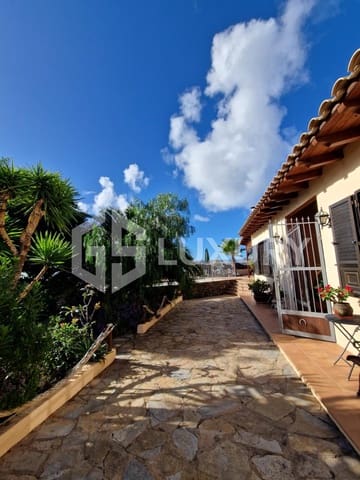 8 slaapkamer Villa te koop in Guía de Isora met zwembad garage - € 980.000 (Ref: 9815073)