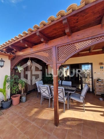 8 slaapkamer Villa te koop in Guía de Isora met zwembad garage - € 980.000 (Ref: 9815073)