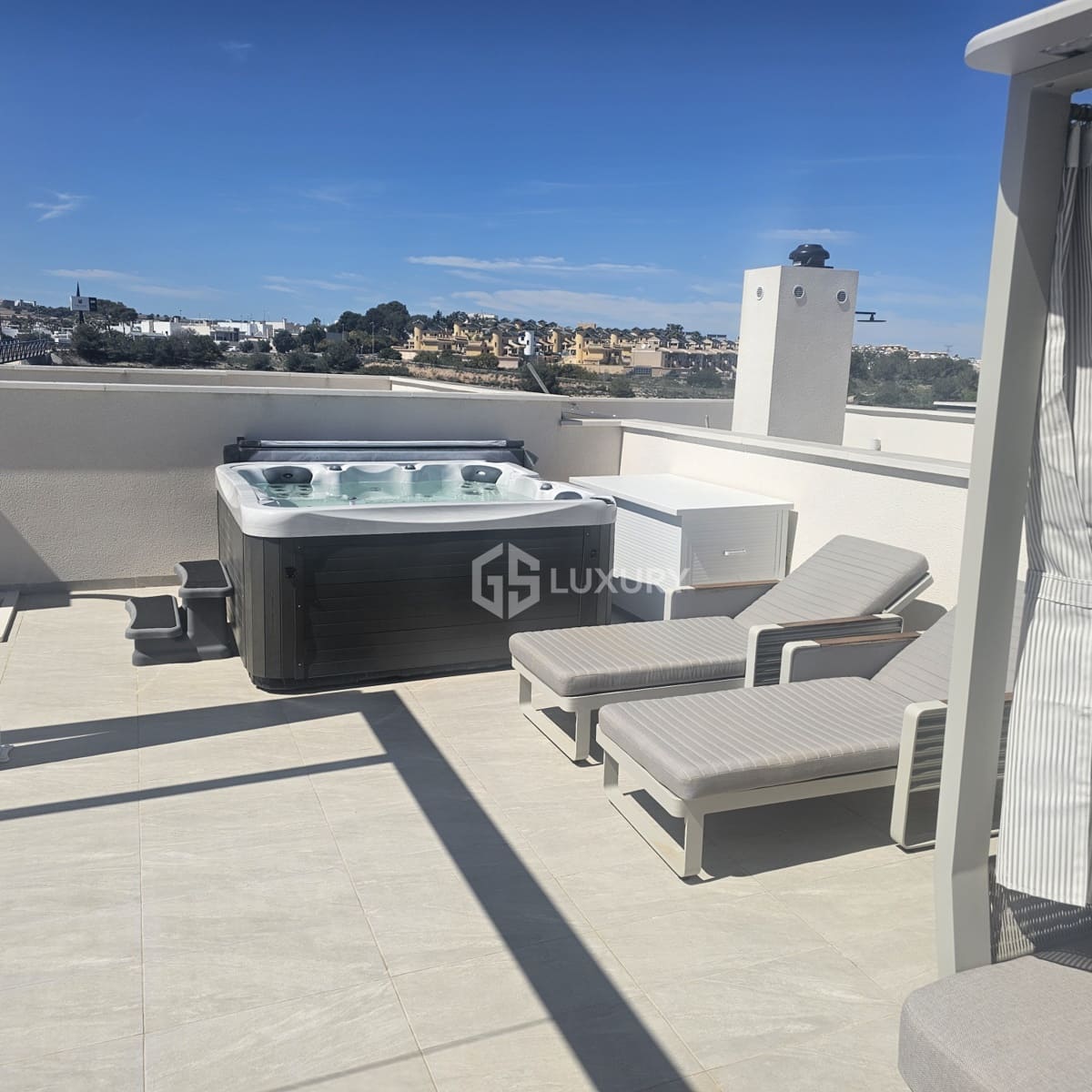 3 soverom Leilighet til salgs i Los Altos med svømmebasseng garasje - € 559 000 (Ref: 9816658)