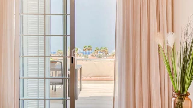1 soveværelse Lejlighed til salg i Playa del Duque, Adeje med garage - € 529.000 (Ref: 9821273)