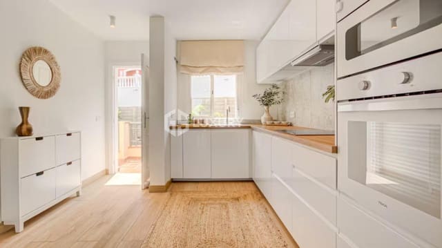 1 soveværelse Lejlighed til salg i Playa del Duque, Adeje med garage - € 529.000 (Ref: 9821273)