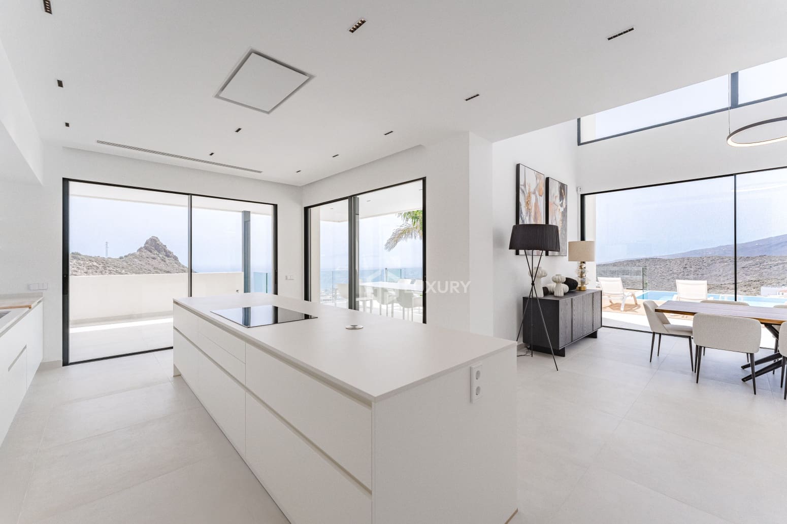 4 bedroom Villa for sale in Adeje with garage - € 2,290,000 (Ref: 9821274)