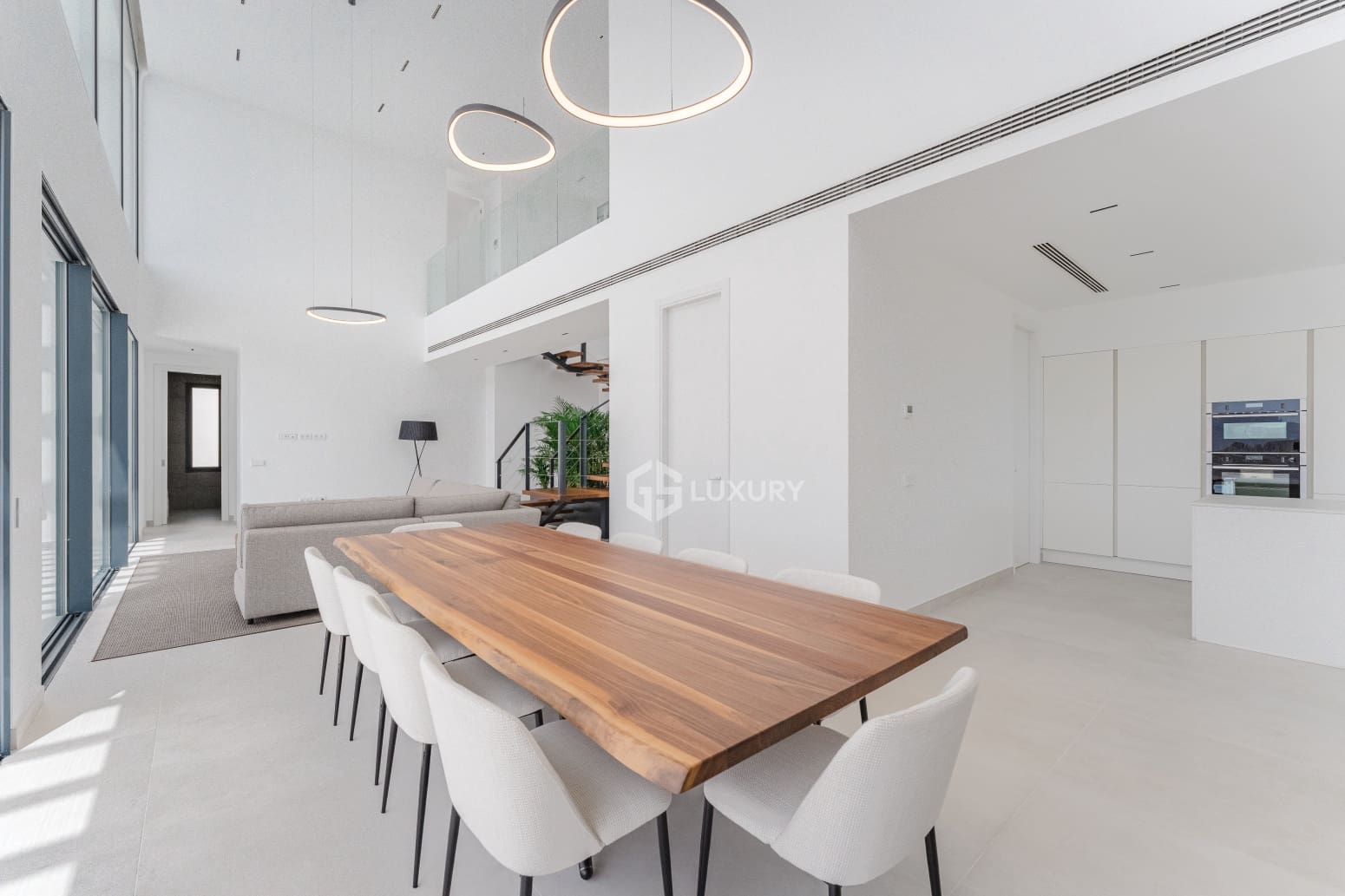 4 bedroom Villa for sale in Adeje with garage - € 2,290,000 (Ref: 9821274)