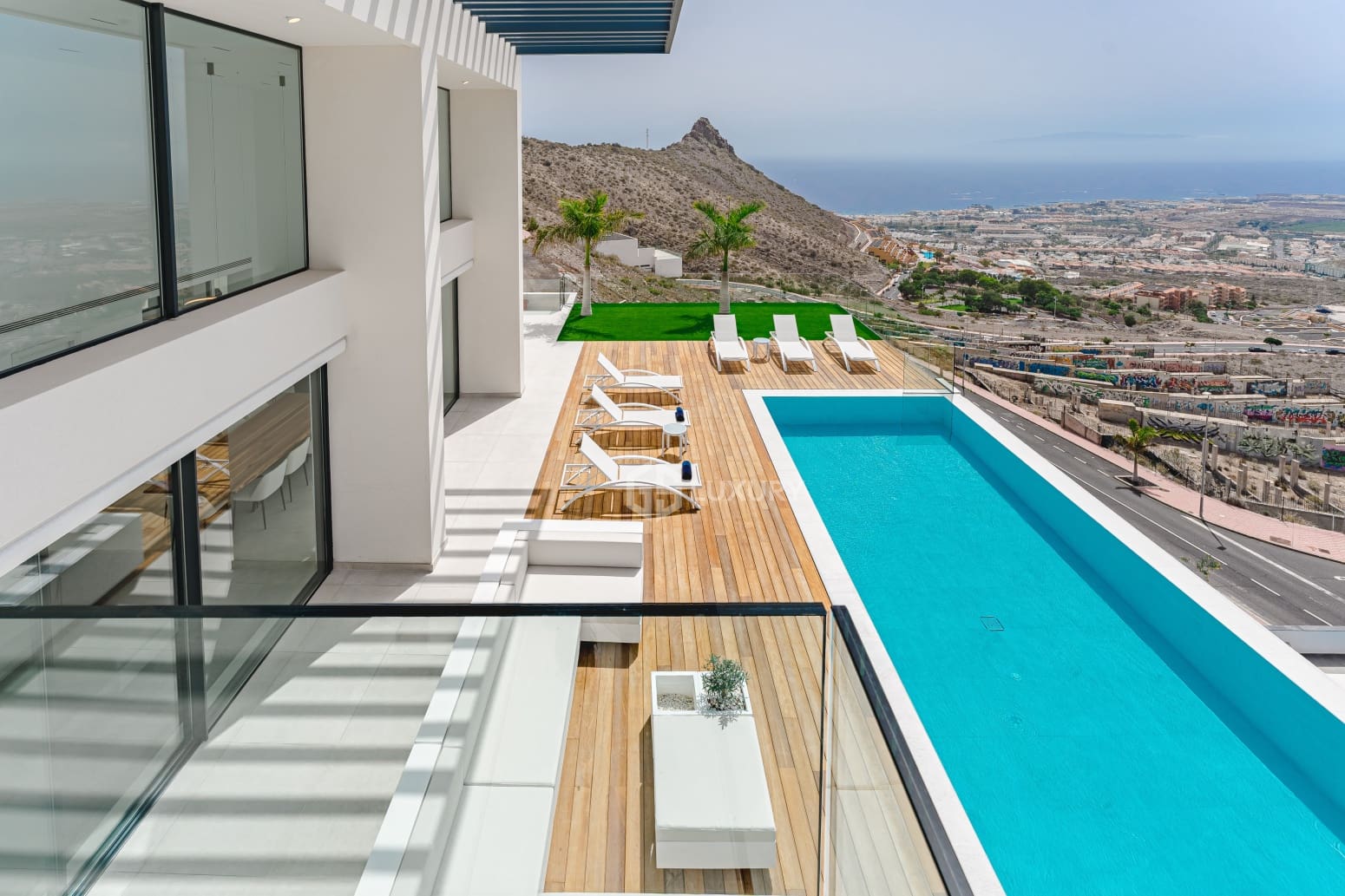 4 bedroom Villa for sale in Adeje with garage - € 2,290,000 (Ref: 9821274)