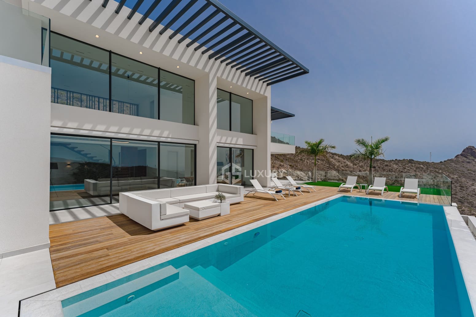 4 bedroom Villa for sale in Adeje with garage - € 2,290,000 (Ref: 9821274)