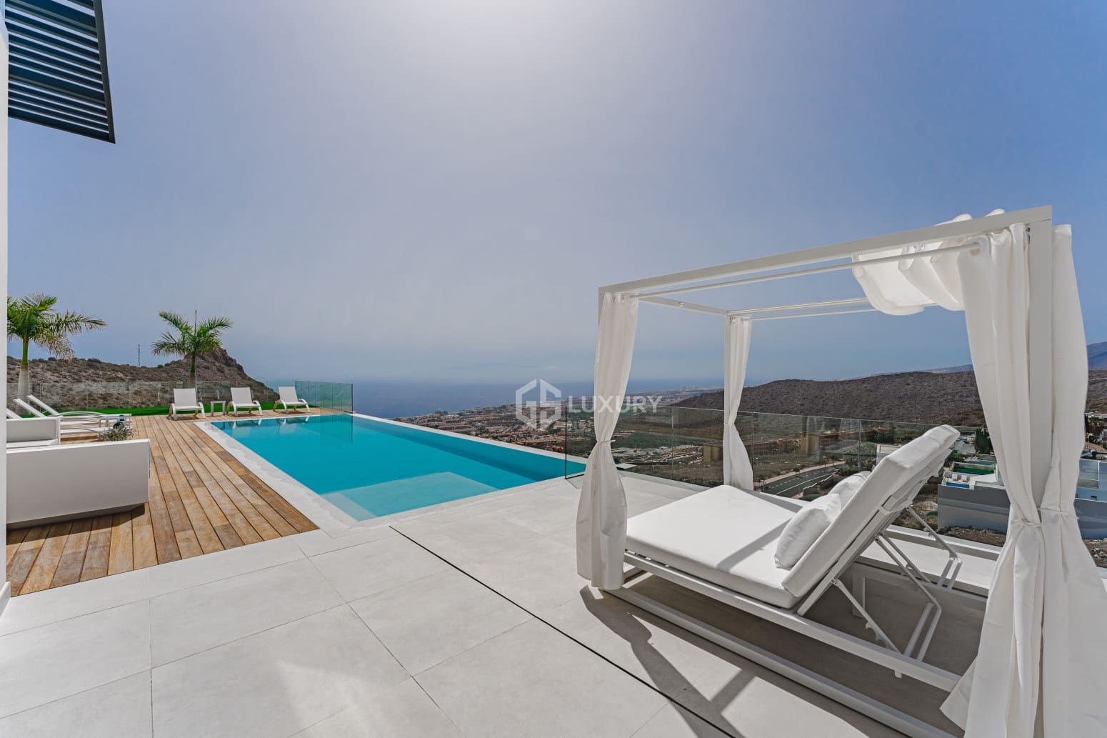 4 bedroom Villa for sale in Adeje with garage - € 2,290,000 (Ref: 9821274)