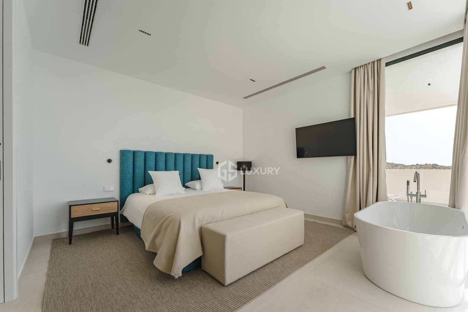 4 bedroom Villa for sale in Adeje with garage - € 2,290,000 (Ref: 9821274)