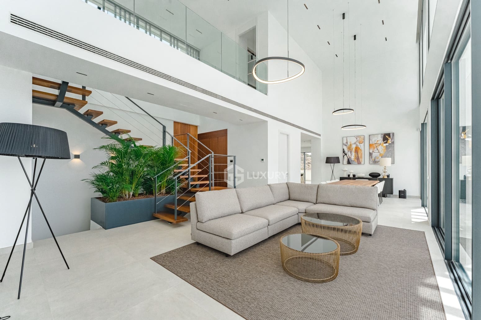 4 bedroom Villa for sale in Adeje with garage - € 2,290,000 (Ref: 9821274)