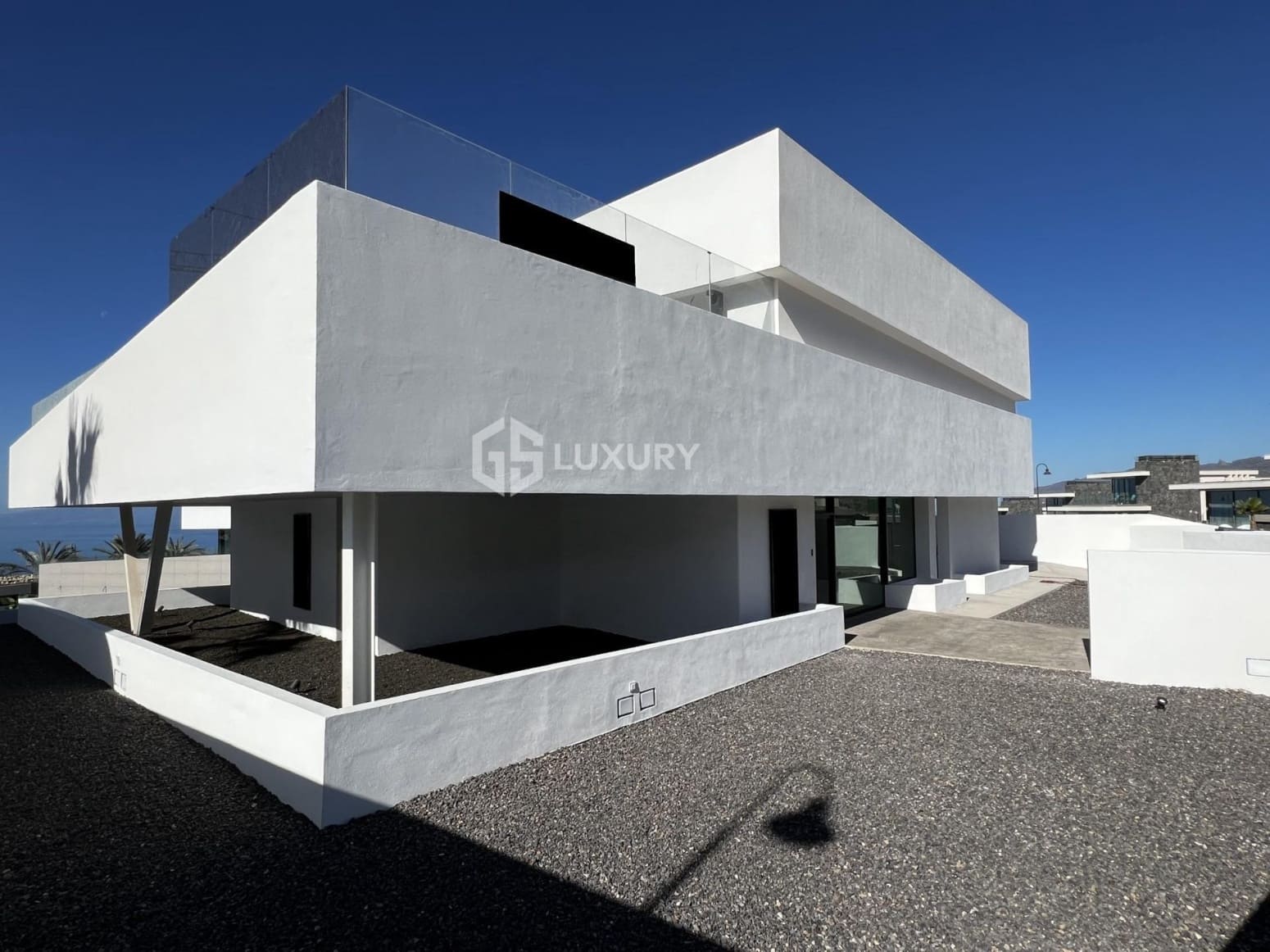 4 bedroom Villa for sale in Guia de Isora with garage - € 3,290,000 (Ref: 9821277)