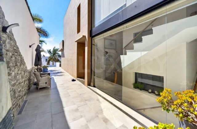3 slaapkamer Villa te koop in La Caldera, Adeje met zwembad garage - € 2.500.000 (Ref: 9821279)