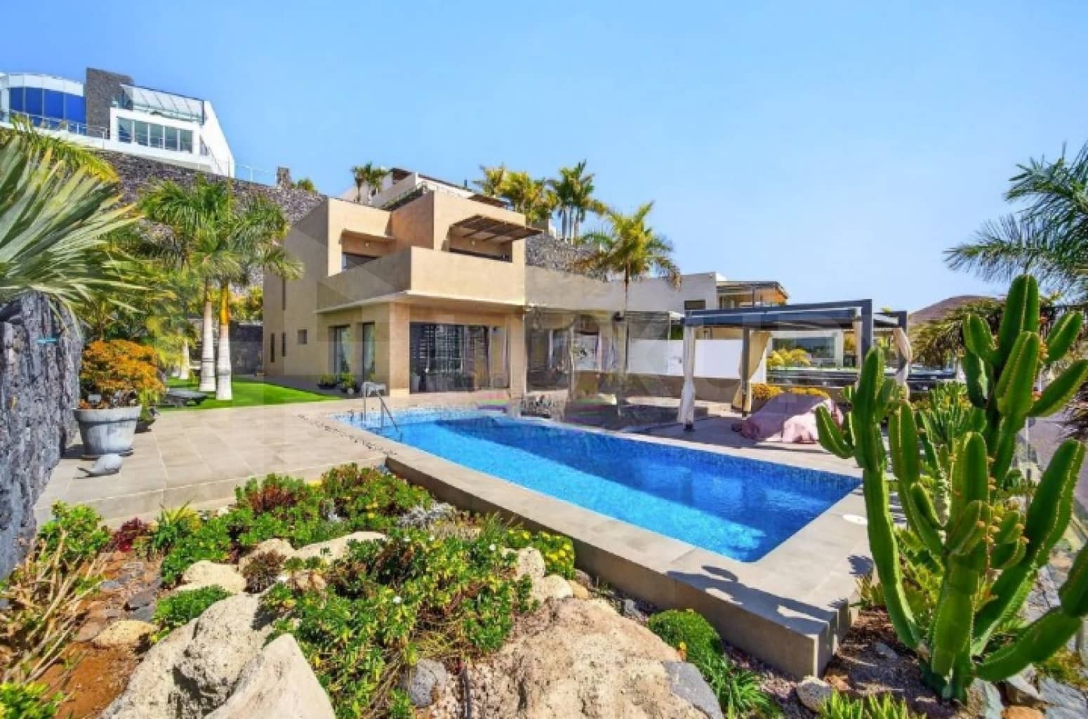 3 bedroom Villa for sale in Adeje with pool garage - € 2,500,000 (Ref: 9821279)