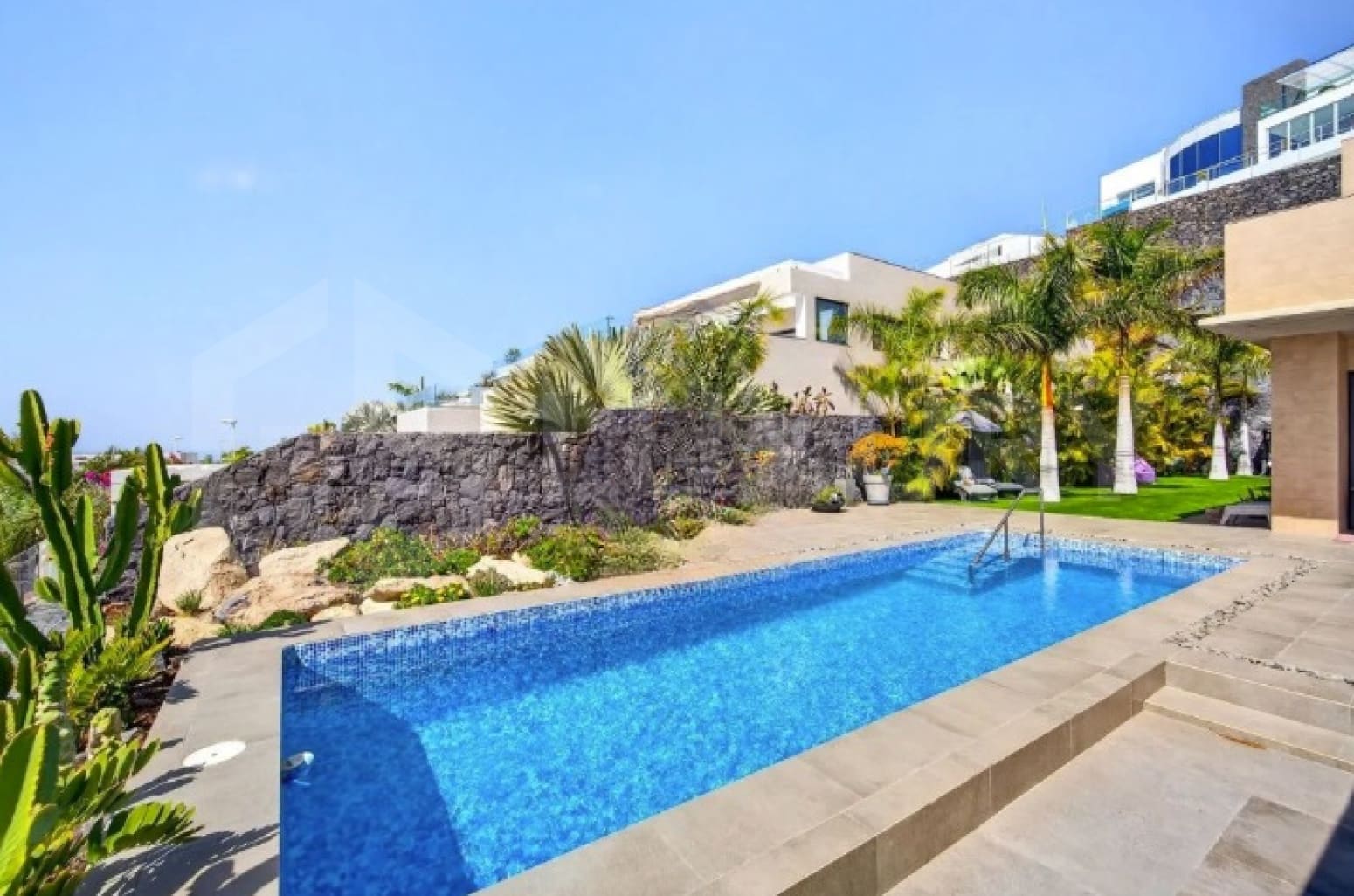 3 bedroom Villa for sale in Adeje with pool garage - € 2,500,000 (Ref: 9821279)