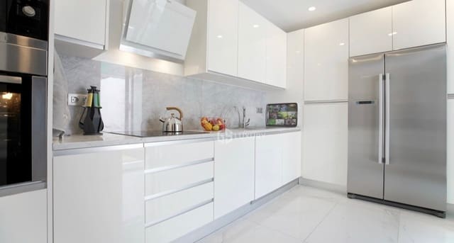 4 makuuhuone Huvila myytävänä paikassa Los Cristianos, Arona mukana uima-altaan - 1 690 000 € (Ref: 9821283)