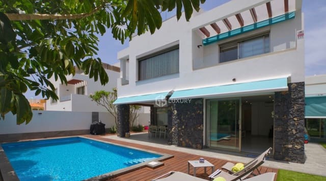 4 makuuhuone Huvila myytävänä paikassa Los Cristianos, Arona mukana uima-altaan - 1 690 000 € (Ref: 9821283)